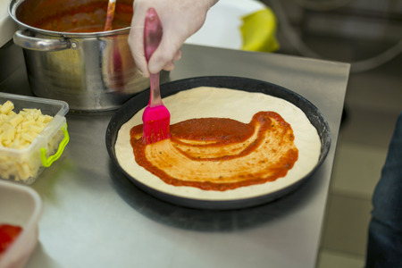 profisionalnoe cooking pizza closeup in the pizzerias