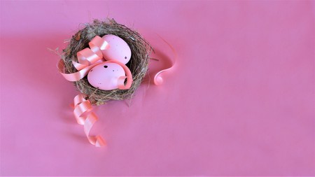 pink easter eggs on pink background copyspace.の写真素材