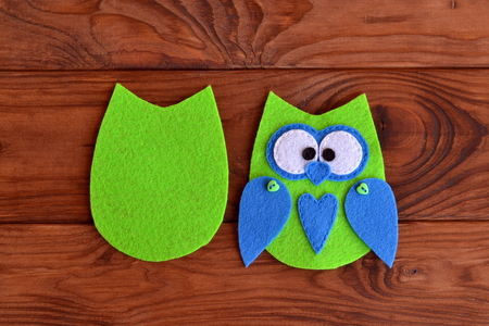 Soft felt toy pattern. Children sewing tutorial. Needlecraft sewing felt pattern. Felt body of a fabric owl. Stitched details toy. Easy crafts for kidsの写真素材