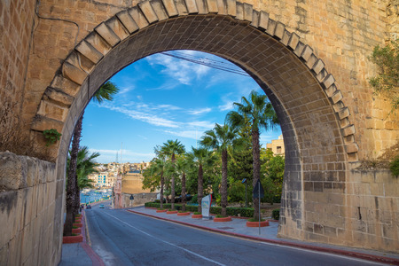 Maltese arch with palm trees and blue sky - Valletta, Maltaの写真素材