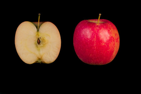 <p>Whole and sliced red ââapple with seed on black background</p>の写真素材