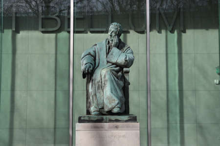Statue in front of the Supreme Court of the Netherlands in THE Hague of a lawyer from the past named Joan Melchior Kemperのeditorial素材