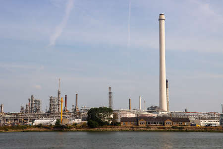 Shell refinery view from the Oude Maas river in port of Rotterdamのeditorial素材