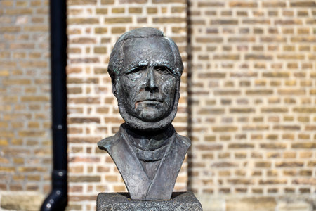 Statue of Master Gerrit Bernardus Lalleman in Moordrecht in honor of his commitment to the abolition of child labor in the local rope industry and brickworks. His article in 1855 in the Economist was the impetus for Van Houten's Children's Law to stop chiのeditorial素材