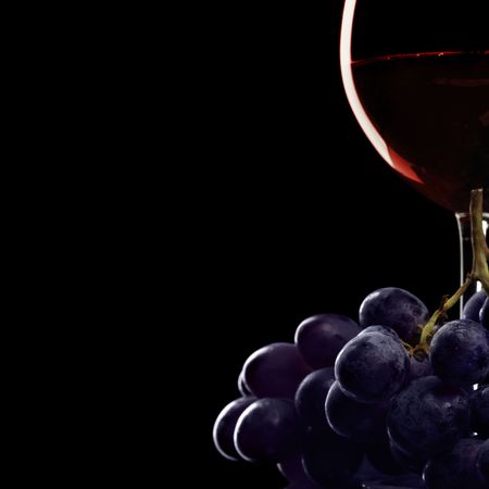 Still-life with glass of red wine and grapes
の写真素材