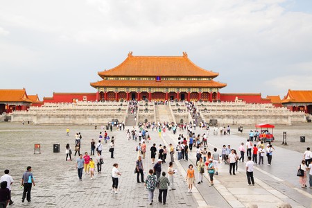 BEIJING - MAY 30: Tourists to see the sights of The Forbidden City May 30, 2010 in Beijing, China. のeditorial素材