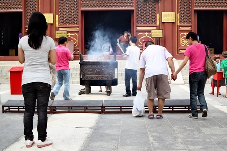 BEIJING - JUNE 1: Prayers at The Lama tample June 1, 2010 in Beijing, China. The Lama Temple built in 1694のeditorial素材