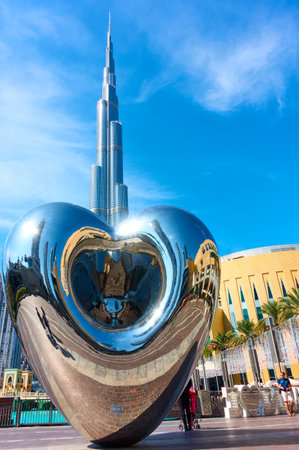 Dubai, UAE - January 30, 2020: Dubai Steel Heart - Modern sculpture in the square of Dubai Mall, United Arab Emiratesのeditorial素材