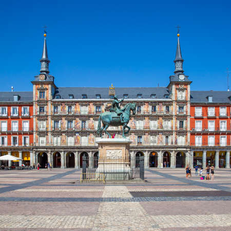 Madrid, Spain - September 6, 2016: Plaza Mayor in Madrid with equestrian statue of King Philip IIIのeditorial素材