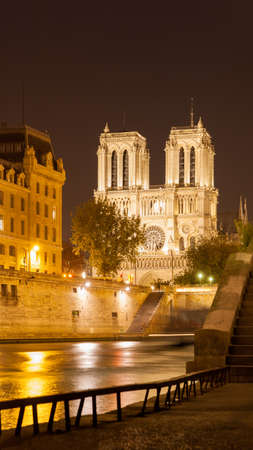 Seine river and Notre Dame de Paris at night, Franceの写真素材