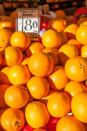 Oranges on street market stall in Rome, Italyの写真素材