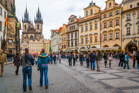 Prague, Czech Republic - October 10, 2009: Walking people in The Old Town Square in Prague. Cityscapeのeditorial素材