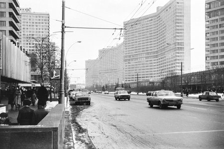 Moscow, USSR - February , 1983: Kalinin Prospekt in Moscow (Now - New Arbat Avenue). Black and white 35mm film scanのeditorial素材
