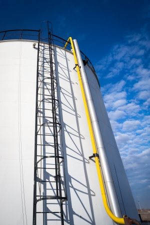 Oil storage tank in petrochemical plantの写真素材