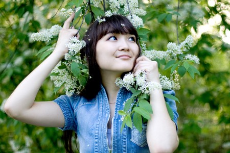 Girl standing near lilacの写真素材