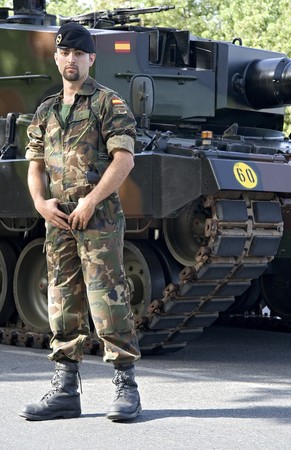 SEVILLA - MARCH 28: Spanish troops in the National Day military parade on March 28, 2006 in Sevilla, Spainのeditorial素材