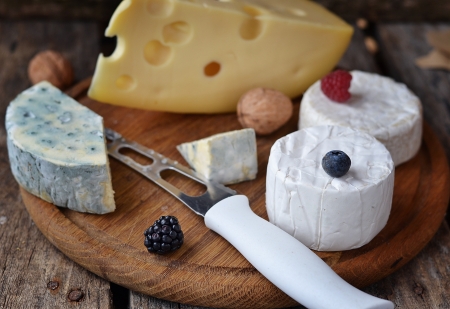 Camembert cheese with  wilde berrysの写真素材