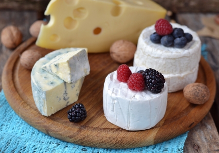 Camembert cheese with  wilde berrysの写真素材
