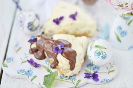 Easter cheesecake with easter eggs,flowers and chocolate sauseの写真素材
