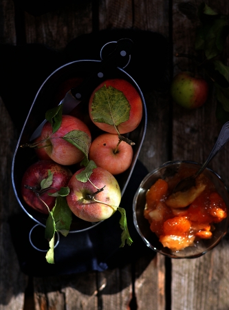 apples  jam in to the glass jar and organic applesの写真素材