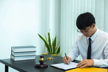 Lawyers or lawyers provide legal advice to clients regarding business law. Law in daily life.の写真素材
