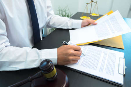 Lawyers or lawyers provide legal advice to clients regarding business law. Law in daily life.