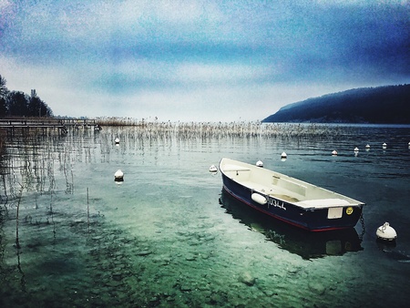 Winter lake viewの素材