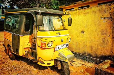 Yellow tuk tukの素材