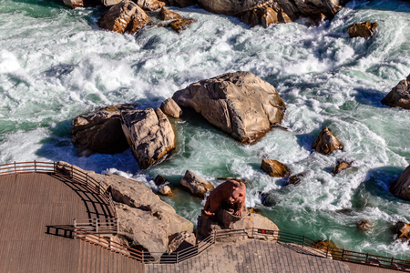 Shangri-La in Yunnan Tiger Leaping Gorgeのeditorial素材