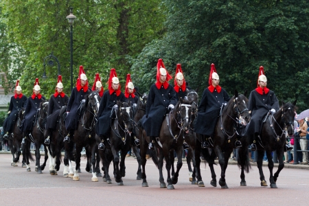 LONDON - JULY 4: Horse Guards arrive to Buckingham Palace during Changing the Guard ceremony on July 4, 2012 in London. Changing the Guard takes place at 11.30 am daily from May to July.のeditorial素材