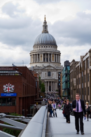 Pauls' Cathedral viewed from Millennium Bridge on July 4, 2012 in London. It is the mother church of the Diocese of London and seat of the Bishop of London. のeditorial素材