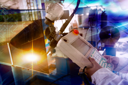 Adjust the welding operation through the operation panel.