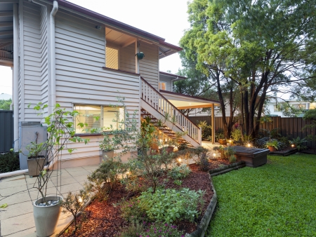 Stylish Australian home at dusk