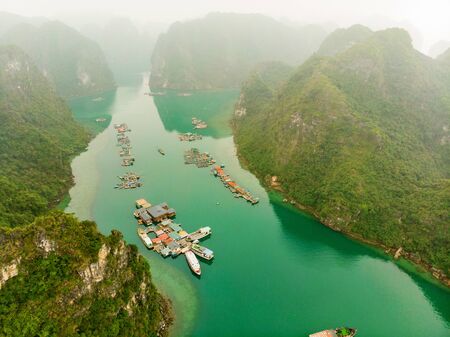 The traditional Cua Van Floating Village in Halong Bay, Vietnamの写真素材