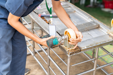 Technician tighten troylley wheel nut and use left hand support.