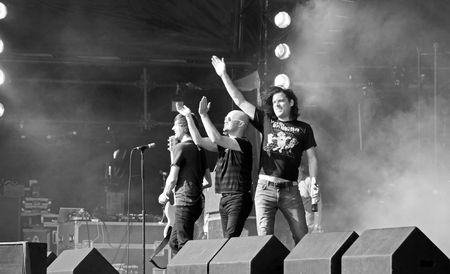 Hop Farm Festival, Kent, UK 4/7/09 indie / rock band Ash playing live on stageのeditorial素材