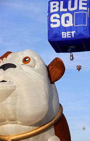 Bristol Balloon Fiesta, UK Saturday 8/8/09 View of colouful hot air balloons taking off and flyingのeditorial素材