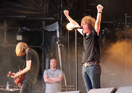 Hop Farm Music Festival, Kent, UK 4th July 2009 Matt Bowman of The Pigeon Detectives indie / rock band playing on stageのeditorial素材