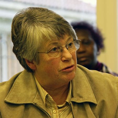 The Peppermint Centre, Croydon, London, UK, 23rd November 2009 a woman speaking at the Children, Young People & Families Networkのeditorial素材