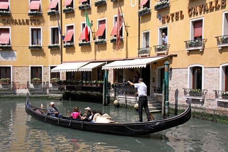 Venice, Italy, 21/5/10 Italian gondolier and tourists in a gondolaのeditorial素材