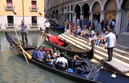Venice, Italy, 21/5/10 Italian gondoliers and tourists in gondolasのeditorial素材