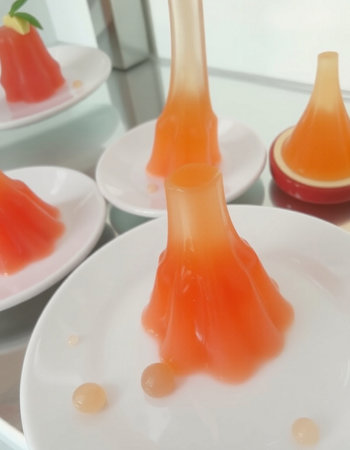 jelly pudding on white plate with spoon and mirror reflection in backgroundの写真素材