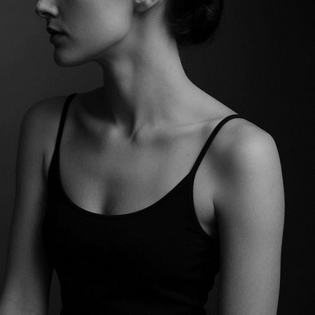 Black and white portrait of a beautiful young woman in a black dressの写真素材