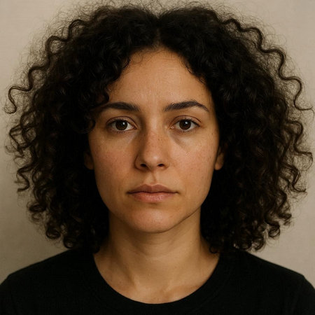Portrait of a young woman with curly hair looking at the cameraの写真素材