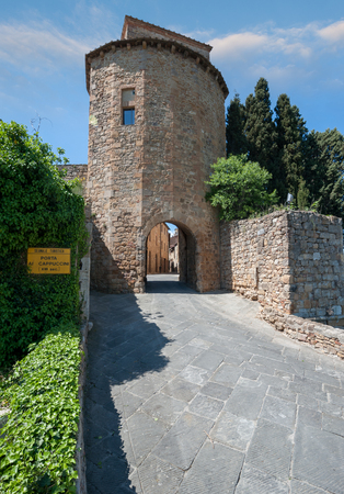 The entry door of the village of San Quirico d'Orcia, in the province of Siena, Tuscany,Italyのeditorial素材