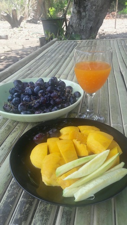 Fruit Plate placed on a bamboo mat.の素材