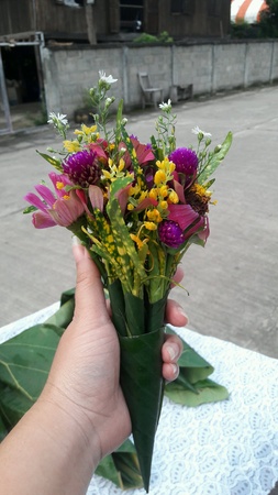 Flower arrangements put cones made of banana leaves. For the temple.の素材