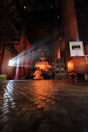 Meditation Buddhist Monk in wat ton kwen temple Chiangmai Thailandのeditorial素材