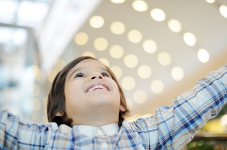 Happy kid in a shopping mallの写真素材