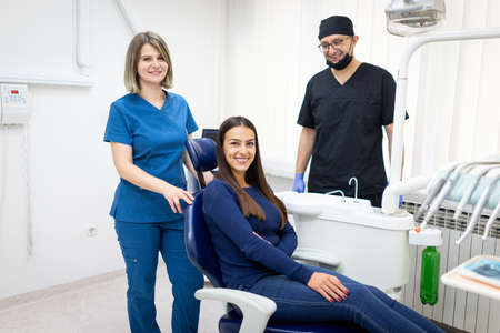 Visiting friendly and professional dentist, high quality photoの写真素材